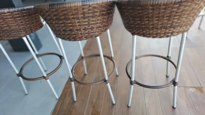 Banquetas em Alumínio, Fibra e assento almofadado (PREÇO DAS 3)