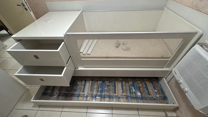 Berço Multifuncional Luna Reller com Cama Auxiliar - Vira Cama, Cômoda e Escrivaninha