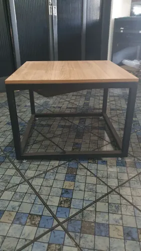 Mesa de Centro Quadrada Industrial