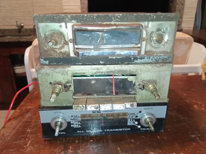 Rádio carro antigo 