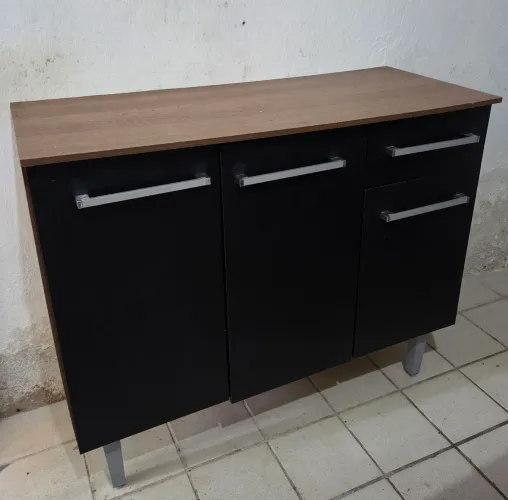 VENDE-SE ARMÁRIO SEMINOVO