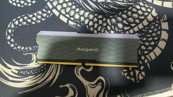 Vendo ou troco memória ram asgard loki, ddr4 8gb 3200mhz Divido no cartão.
