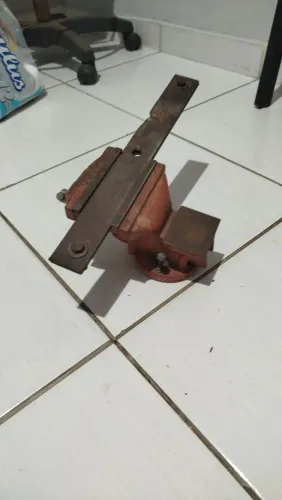 Vendo uma morssa e uma placa 