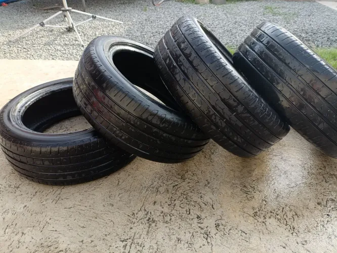 Pneu Pirelli Centurato 215 50 R17 Usado