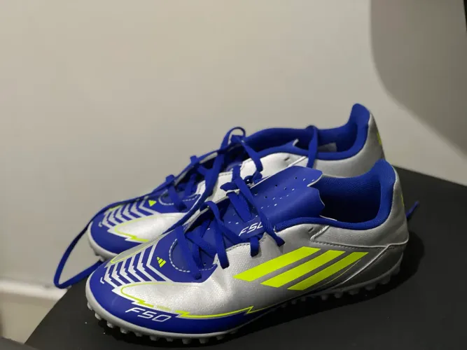 Chuteira Society Adidas F50 Club Messi
