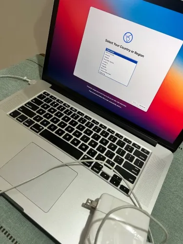 MacBook Pro 15 - i7 - memory 16gb - hd 250gb - mid 2015