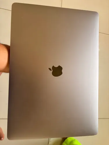 Mac book Pro i9, 64 ram, 2 tera de memória ssd.