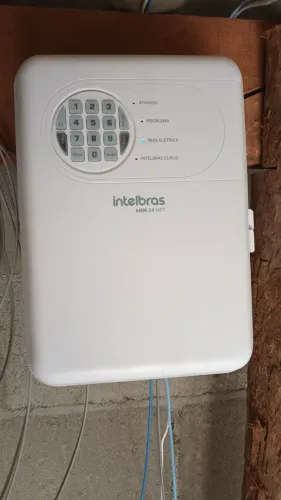 Central de alarme ANM 24 NET Intelbras