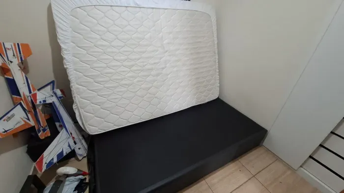 Cama Casal Completa - Colchão D33 + Base Box Preta - excelente estado