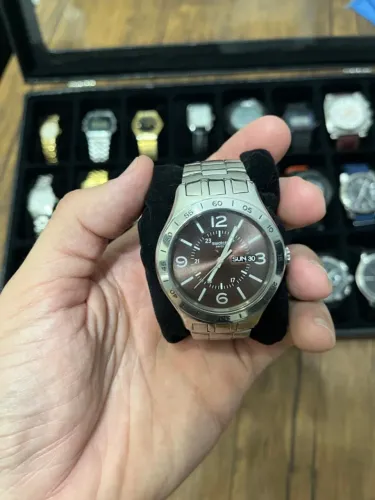 Relógio Swatch YTS703G - IN A MAROON MODE