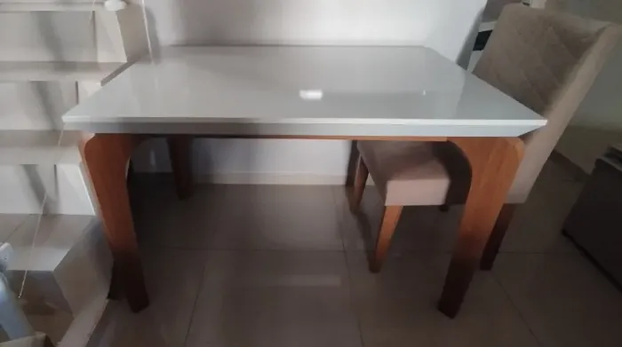 Mesa c/ cadeiras de Jantar