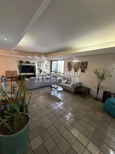 Apartamento de 205² no bairro da Jaqueira
