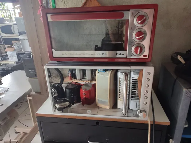 Microondas GE 20 litros espelhado e inox.