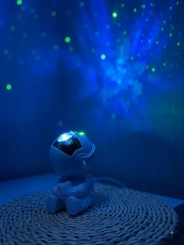 Mini Projetor de Galáxia Astronauta: Design Encantador e Totalmente Ajustável