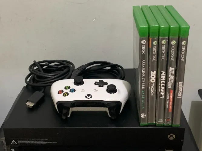Xbox one X + controle original e jogo