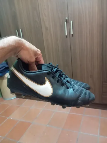 Chuteira Nike tiempo *OBS:* TEM DETALHE