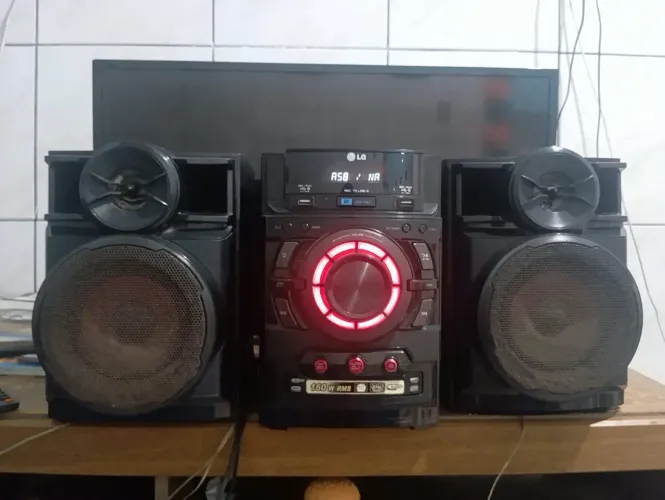 Som LG com controle todo original, nunca foi aberto 