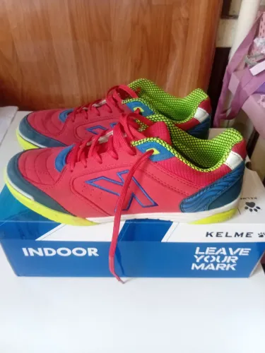 Vende-se tenis futsal. Usando apenas 3 vezes