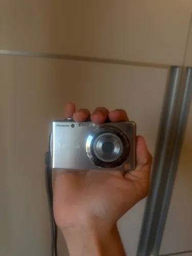 Câmera digital Panasonic Lumix DMC-FH5