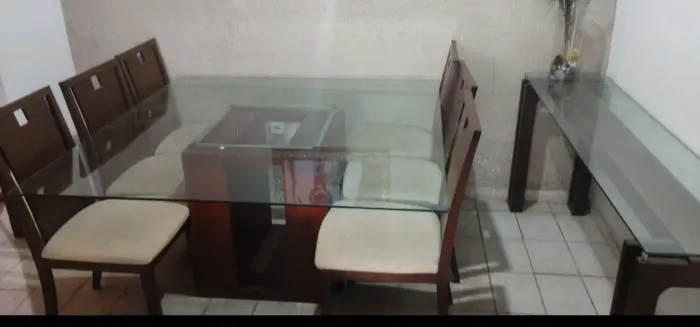 Mesa de jantar , completa com 6 cadeira + aparador