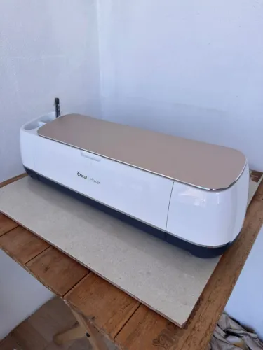 PLOTTER DE RECORTE CRICUT 