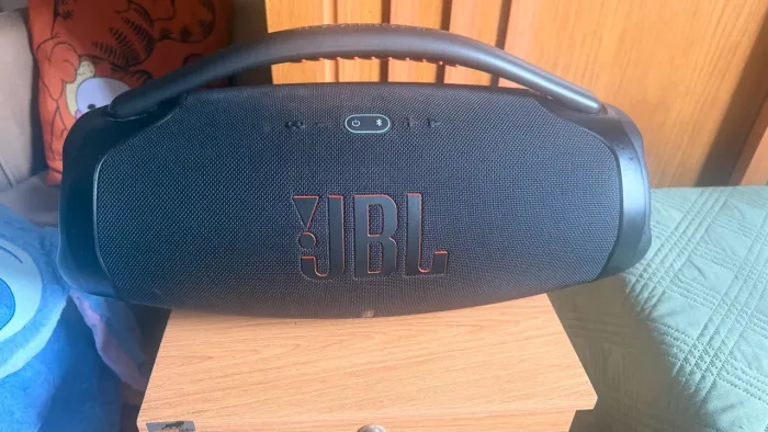 Boombox 3 preta com defeito