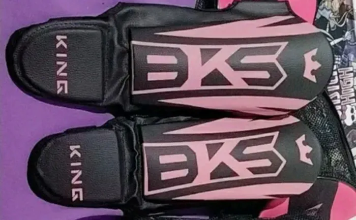 Caneleira muay thai rosa feminina