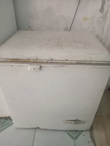 Vende-se este freezer funcionando perfeita *59 zapmente .