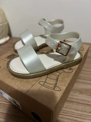 Mini melissa tamanho 19 nova sem uso