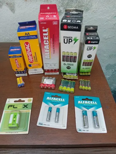 Fundo de loja Colas, Pilhas e Baterias (elétrica, mercenária, mercado)