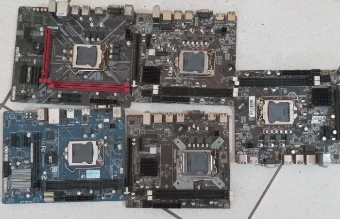 placas mae 2 , 1155 / 01 1151/ 2 1150com defeito pra reparo 5 placas