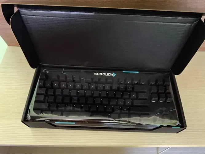 Teclado Mecânico Logitech G PRO X Edição Shroud, Switch GX RED, RGB, TKL