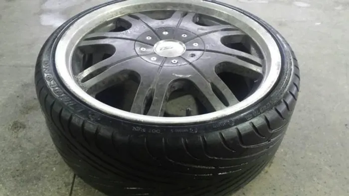 Roda aro 18 TSW Fechada Grafite com Borda diamantada Volkswagen Fox 5X100 