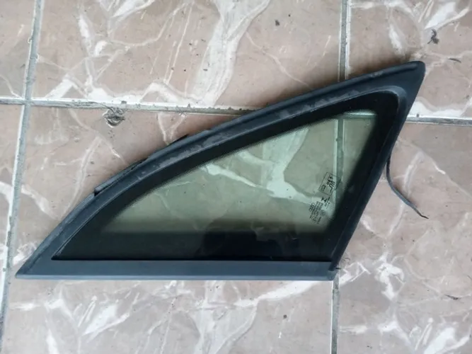 Vidro fixo lateral traseiro Audi A4 (E 000255)