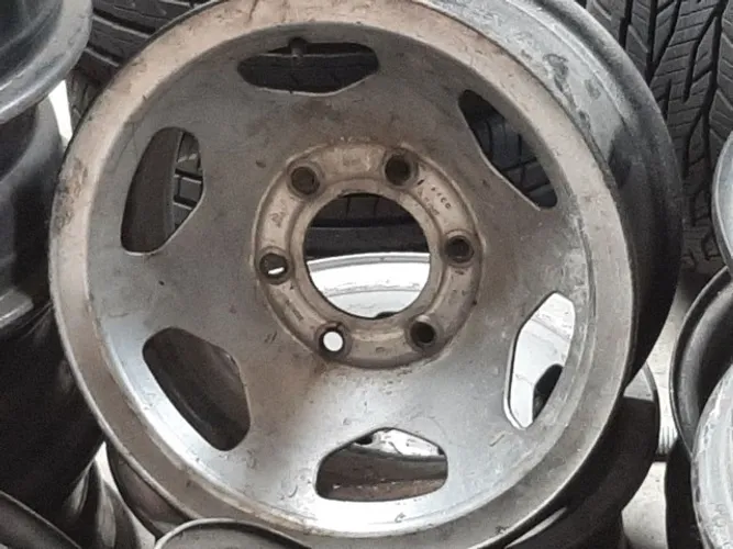 Roda de ferro aro 15 Chevrolet D20 custom prata 6x139