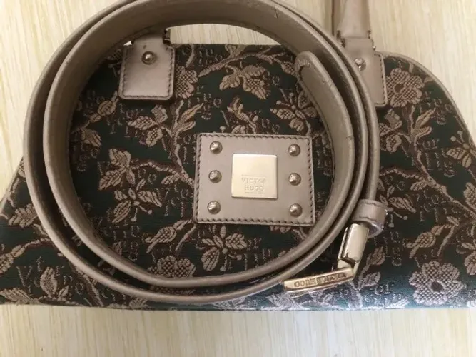 Conjunto original de bolsa e cinto Victor Hugo em tecido e couro