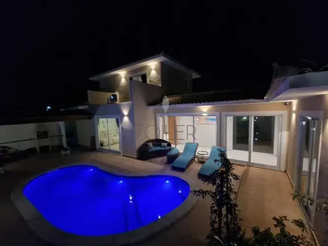 Casa duplex no Condomínio Caravelas Nina