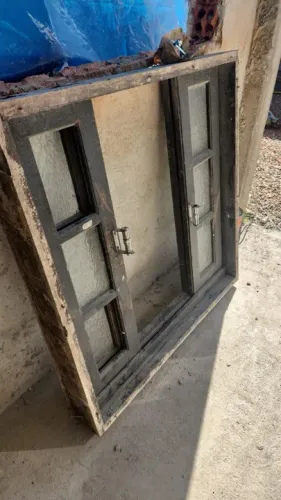 Janelas de madeira usadas
