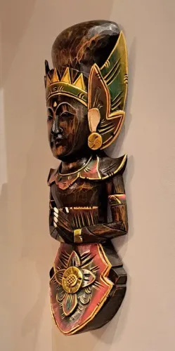 Estatua de parede, de Deusa Asiatica , em madeira de Bali esculpida à mão