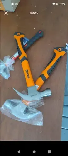 Martelo.60 reais . .  furadeira. 150 reais 