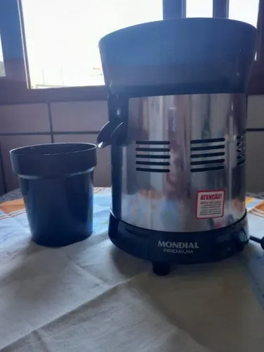 Extrator de Frutas Mondial Turbo Premium E-10 250W Bivolt - Preto