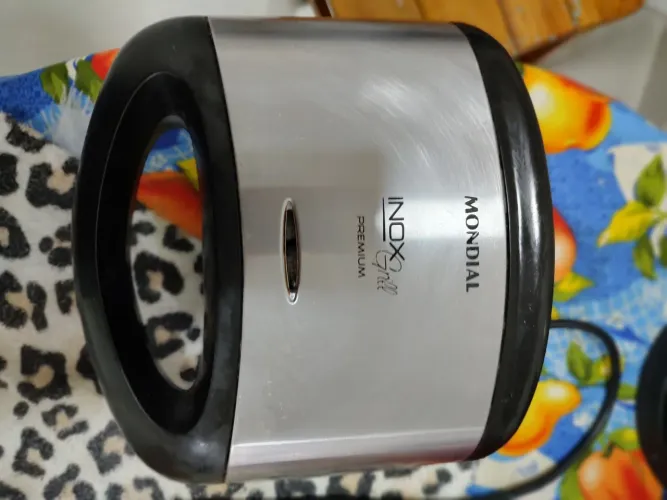 Sanduicheira mondial 220v funcionando