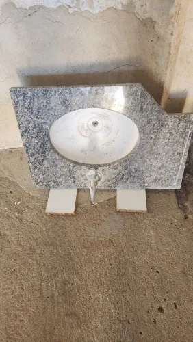 Cuba de pia em granito com cuba de louça