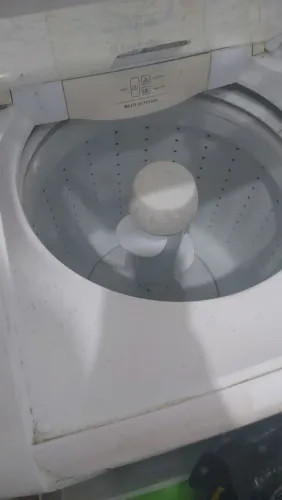 Máquina de lavar com defeito para retirada de peças 