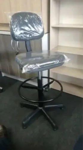 cadeira caixa para supermercado ou atendimento, entrego