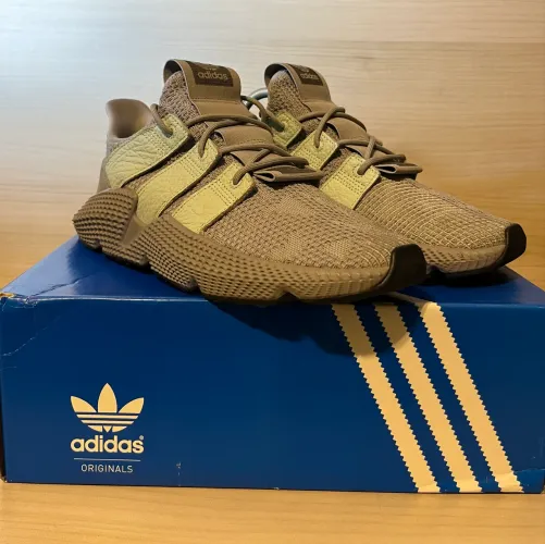 Tênis Adidas Prophere Cinza