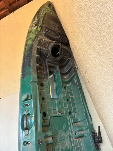 Caiaque Samurai Thunder com motor elétrico original.