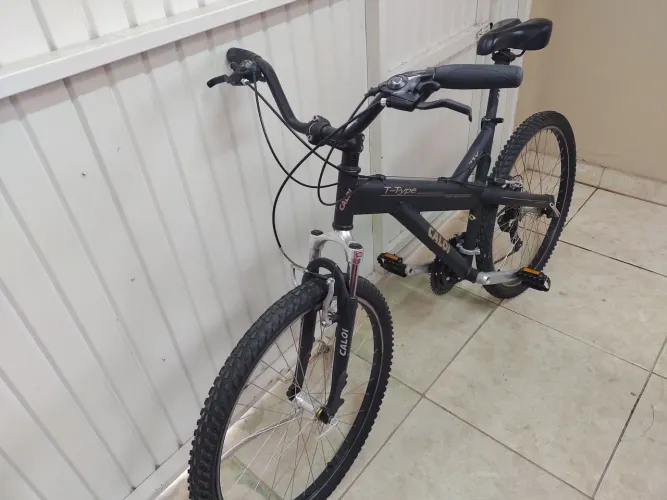 Bicicleta Caloi T-Type com Marchas aro 26.
