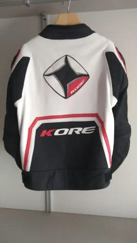 Jaqueta kore em couro para motociclismo