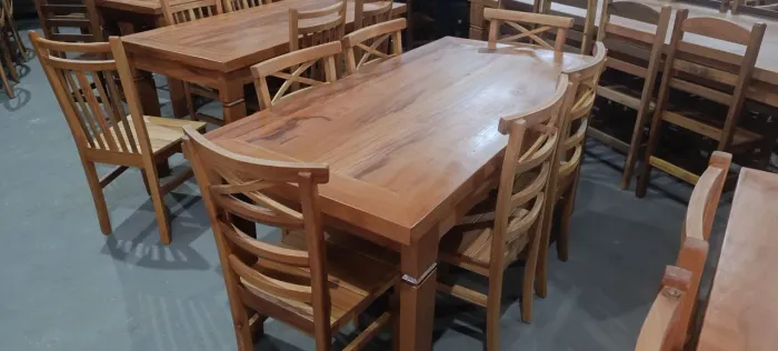 Mesa com 6 cadeiras de madeira 1.60x80 $ 2799,00 nova e a pronta entrega